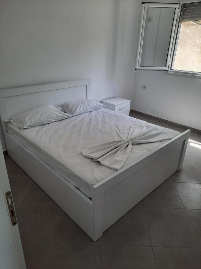Flower Hill Vlorë Buitenkant foto