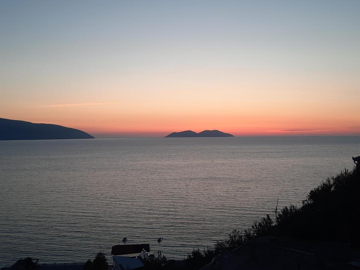Flower Hill Vlorë Buitenkant foto