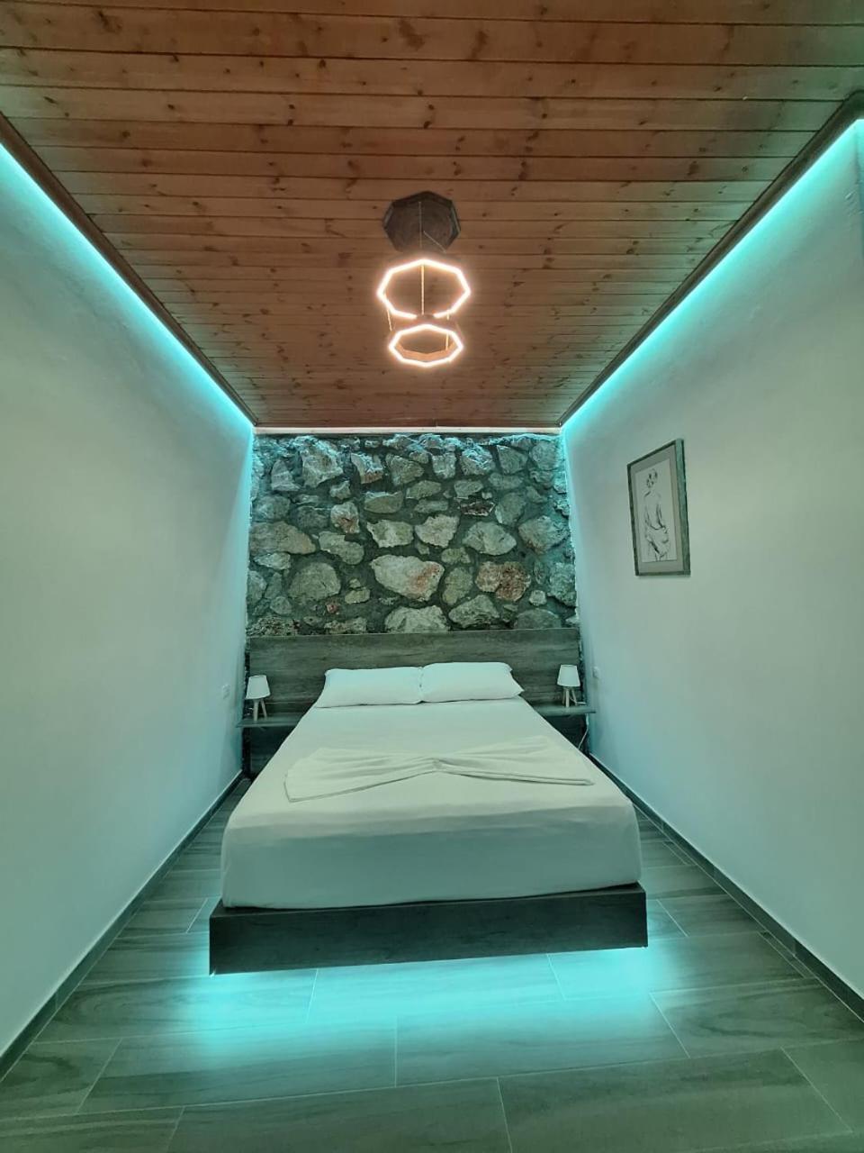 Flower Hill Vlorë Buitenkant foto